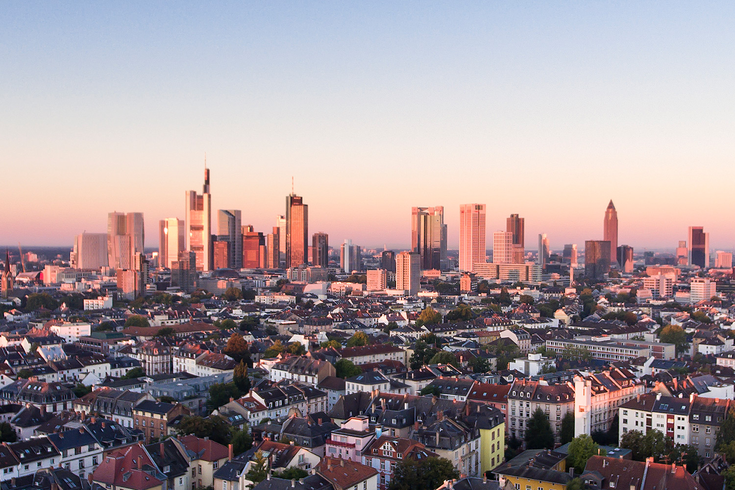 https://www.wealthcap.com/wp-content/uploads/2023/08/blog_future_office_frankfurt_keyvisual_3_2.jpg